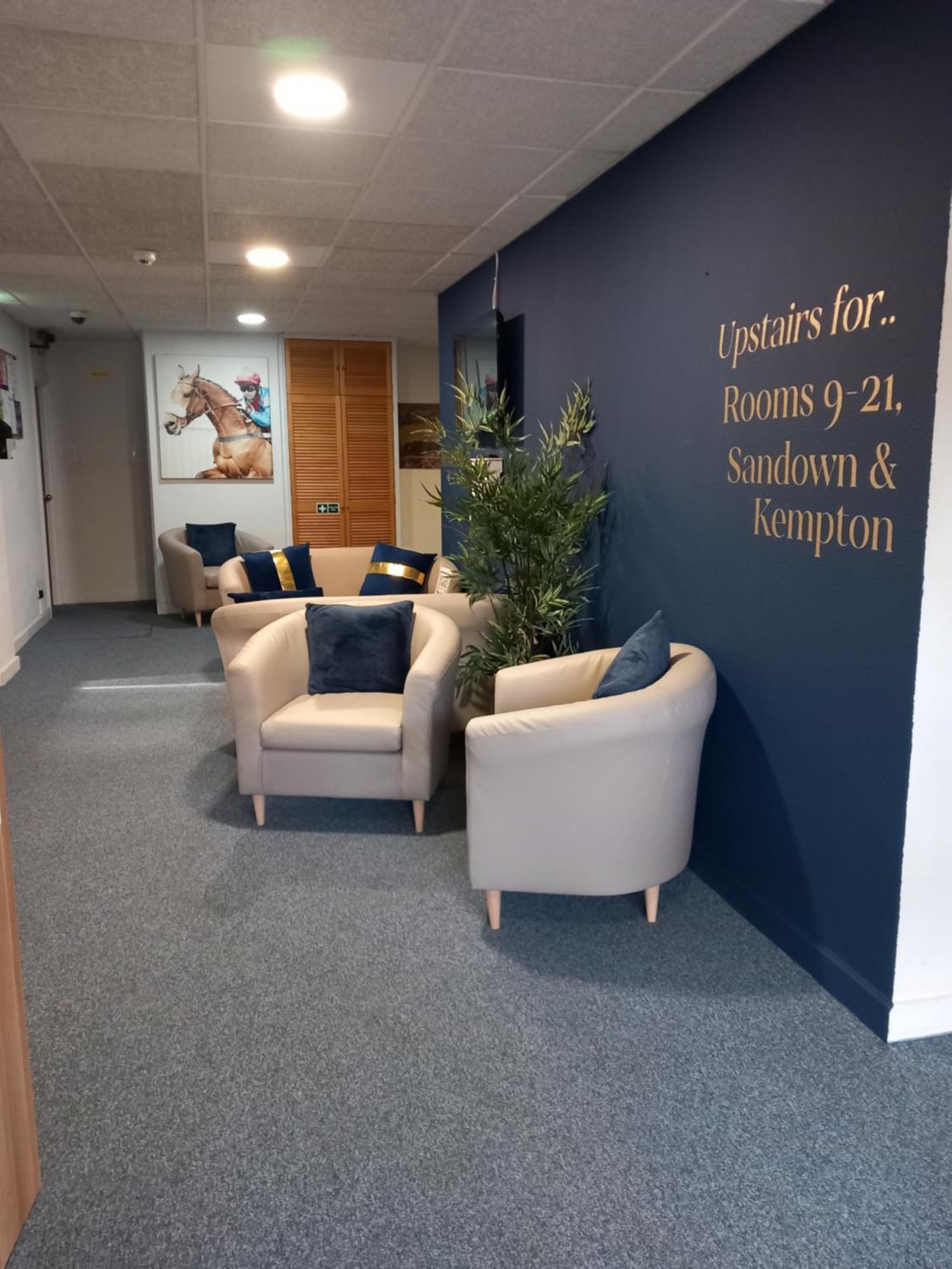 Sandown Park Lodge Esher Extérieur photo
