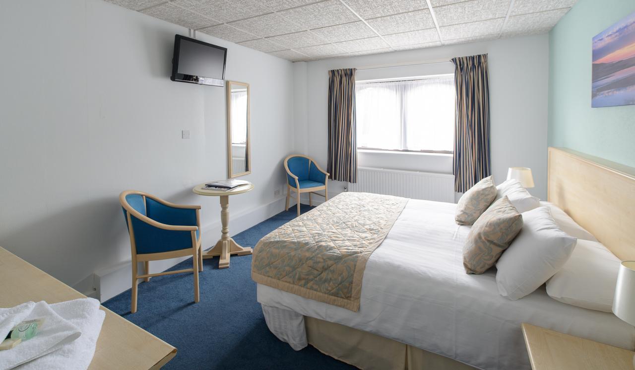 Sandown Park Lodge Esher Extérieur photo
