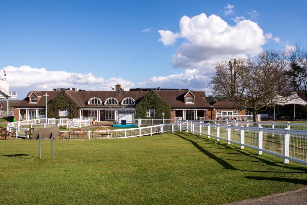 Sandown Park Lodge Esher Extérieur photo